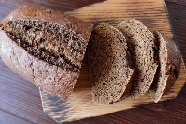 Pane di segale nero fatto in casa cottura fresca gustosa — Foto Stock