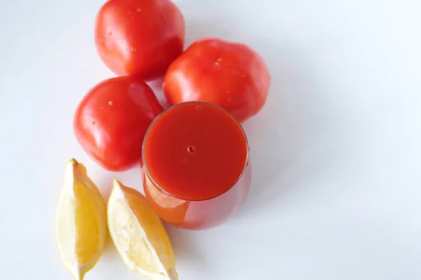 Verse tomaat tomaten SAP en fruit smakelijke — Stockfoto