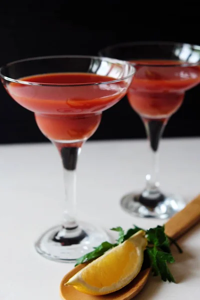 Alcoholische cocktail bloody Mary met citroen — Stockfoto