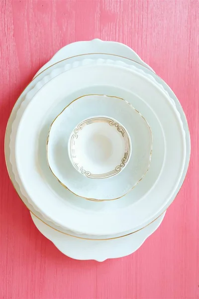 Zestaw małych i dużych Miski porcelanowe — Zdjęcie stockowe