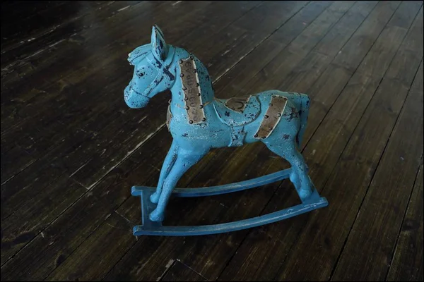 Lilla leksak blå häst häst för barn — Stockfoto