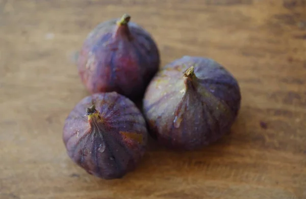 Delicious fresh figs on a wood view — Stock Photo, Image