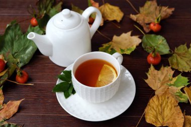 Sonbahar tablo limonlu çay yaprakları 