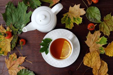 Sonbahar tablo limonlu çay yaprakları 