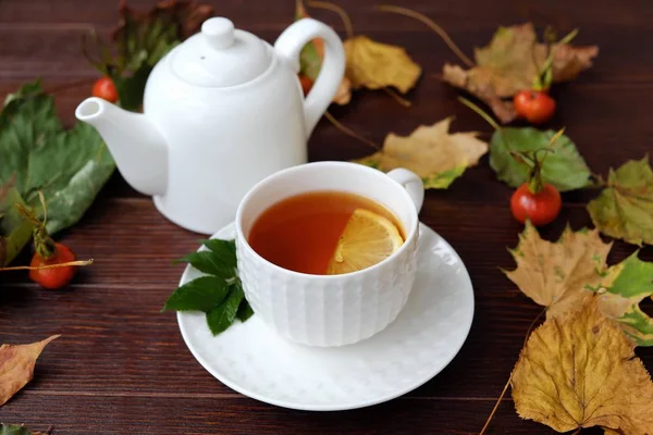 Sonbahar tablo limonlu çay yaprakları 