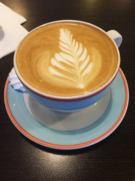Egy Szép Bögre Kávé Finom Cappuccino — Stock Fotó