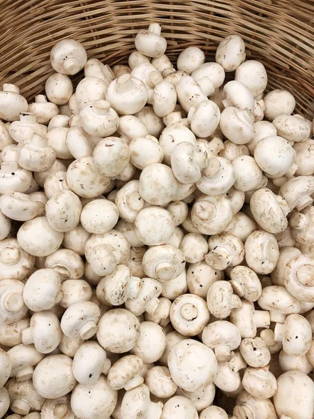 Pazar sepeti taze mantar