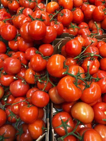 Tomates Frescos Maduros Una Caja Mercado —  Fotos de Stock