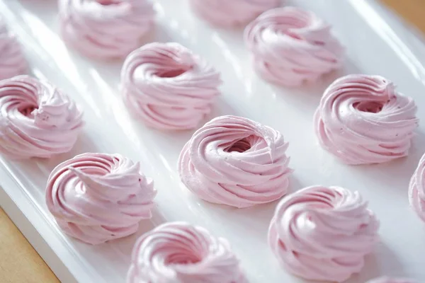 Deliziosi Marshmallow Bacche Dessert Freschi Sul Tavolo — Foto Stock
