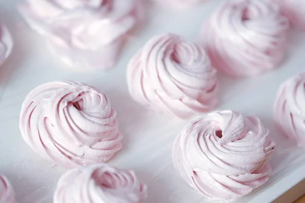 Läcker Dessert Berry Marshmallows Bordet — Stockfoto