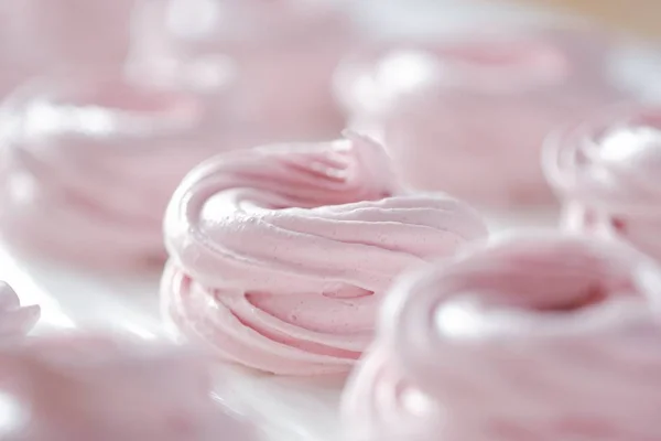 Frische Köstliche Dessert Beeren Marshmallows Auf Dem Tisch — Stockfoto