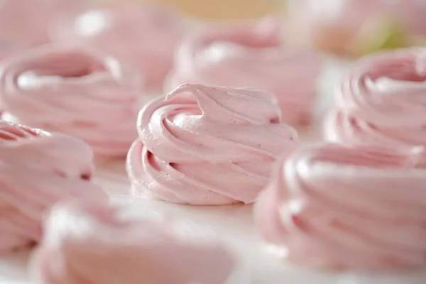 Frische Köstliche Dessert Beeren Marshmallows Auf Dem Tisch — Stockfoto