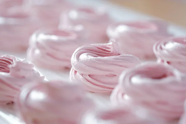 Frische Köstliche Dessert Beeren Marshmallows Auf Dem Tisch — Stockfoto