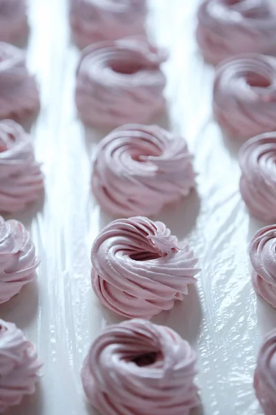 Läcker Dessert Berry Marshmallows Bordet — Stockfoto
