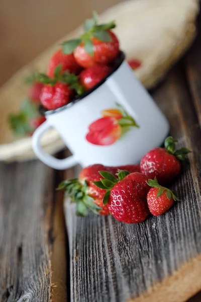 Fresh Juicy Strawberry Beautiful Mug Table — Stock Photo, Image