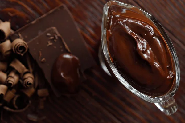Delicioso Chocolate Caliente Vidrio Sobre Fondo Marrón —  Fotos de Stock