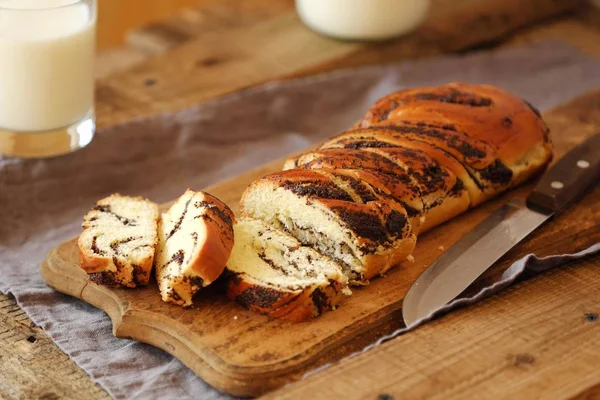 Fresh Baked Poppy Seed Roll Milk Table — Stock Photo, Image