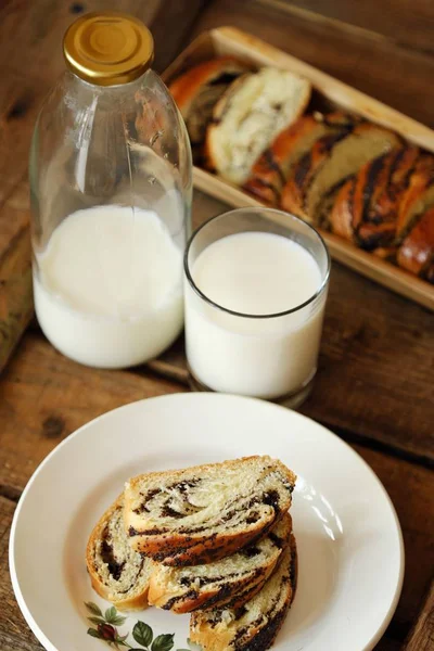 Fresh Baked Poppy Seed Roll Milk Table — Stock Photo, Image