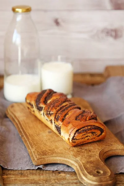 Fresh Baked Poppy Seed Roll Milk Table — Stock Photo, Image