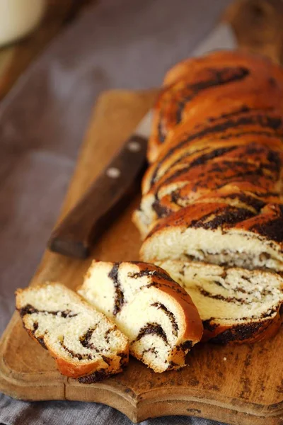 Fresh Baked Poppy Seed Roll Table — Stock Photo, Image