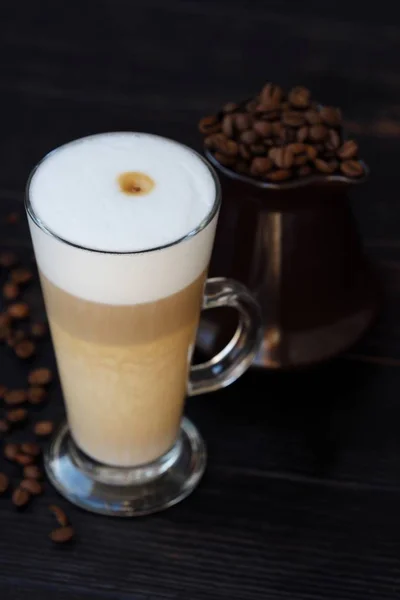 Frischer Köstlicher Latte Kaffee Auf Dem Tisch — Stockfoto