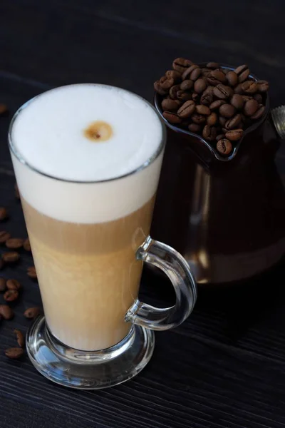 Frischer Köstlicher Latte Kaffee Auf Dem Tisch — Stockfoto