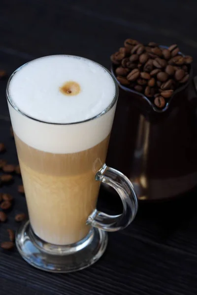 Frischer Köstlicher Latte Kaffee Auf Dem Tisch — Stockfoto