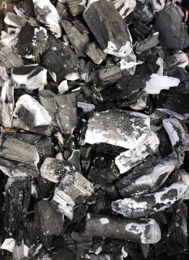 Siyah kömür ızgara ash ile 
