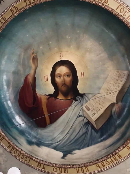 Kilisede tavanda güzel simge