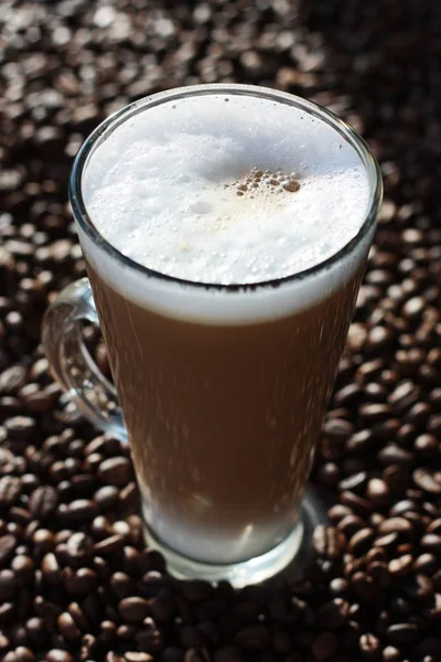 Delicioso Café Con Leche Frijoles Cerca — Foto de Stock