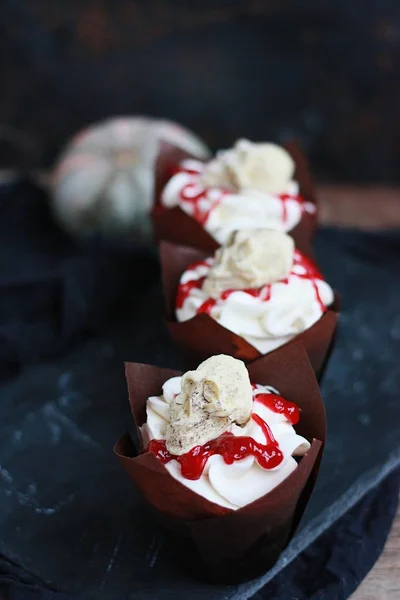 Σοκολατένια Cupcakes Κρανία Και Μαρμελάδα — Φωτογραφία Αρχείου