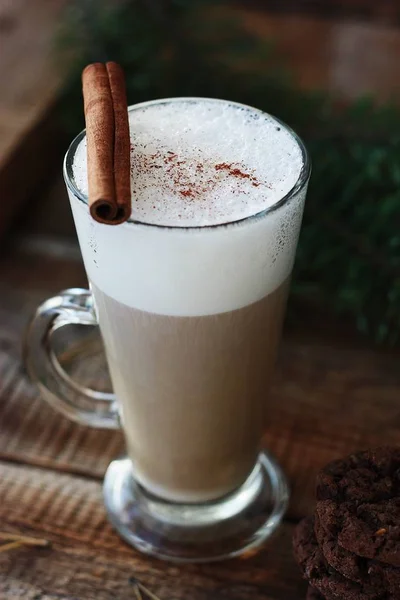 Delicioso Café Latte Com Canela Mesa — Fotografia de Stock
