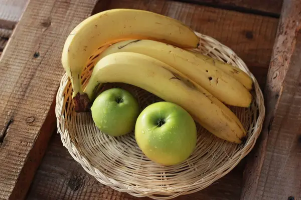 Green Apples Bananas Table — Stock Photo, Image