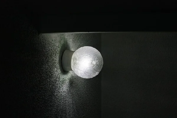 Bellissimo Lampadario Sfera Con Luce Vicino — Foto Stock