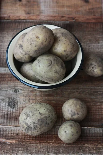 Färsk Potatis Skål Bordet — Stockfoto