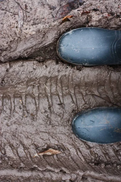 Voeten Rubber Laarzen Klei Uitzicht — Stockfoto