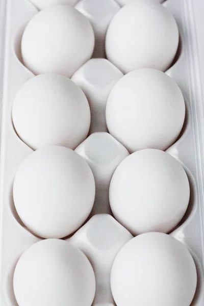 Verse Witte Kippeneieren Een Verpakking — Stockfoto