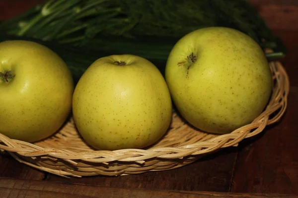 Gyümölcsök Zöldségek Fából Készült Asztalon — Stock Fotó
