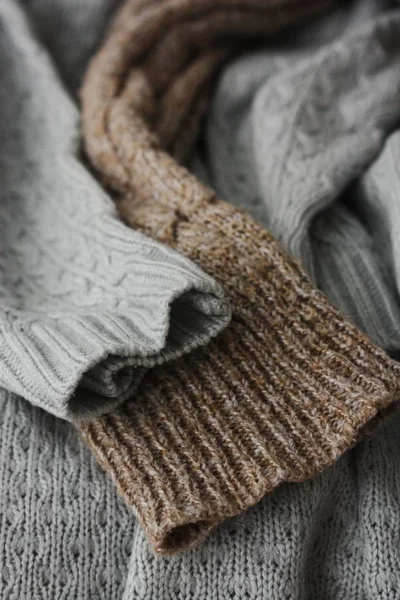 Indah Rajutan Abu Abu Dan Sweater Coklat Makro — Stok Foto