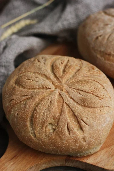 Pyszny Biały Chleb Żytem Stole — Zdjęcie stockowe