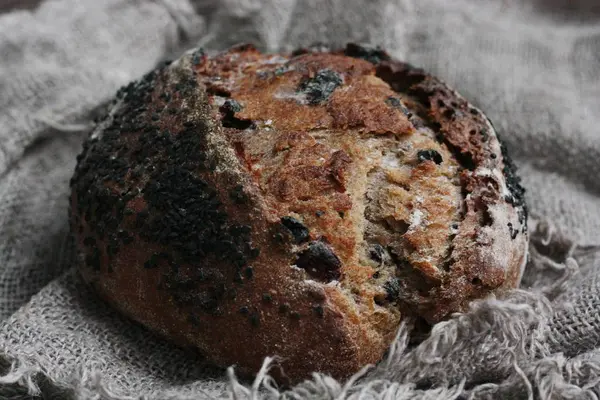 Čerstvý Chléb Rozinkami Makro Mouky — Stock fotografie