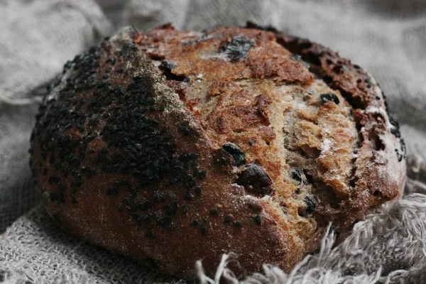 Čerstvý Chléb Rozinkami Makro Mouky — Stock fotografie