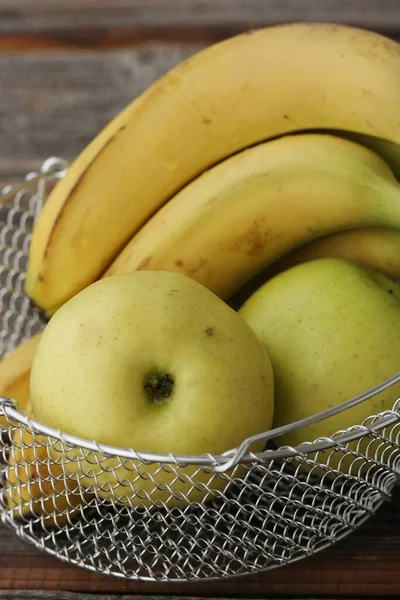 Plátanos Frescos Manzanas Sobre Mesa —  Fotos de Stock