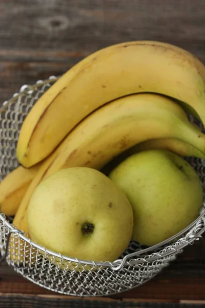 Plátanos Frescos Manzanas Sobre Mesa —  Fotos de Stock