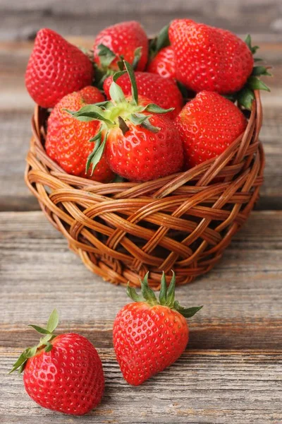 Delicious Juicy Strawberries Wooden Table — Stock Photo, Image
