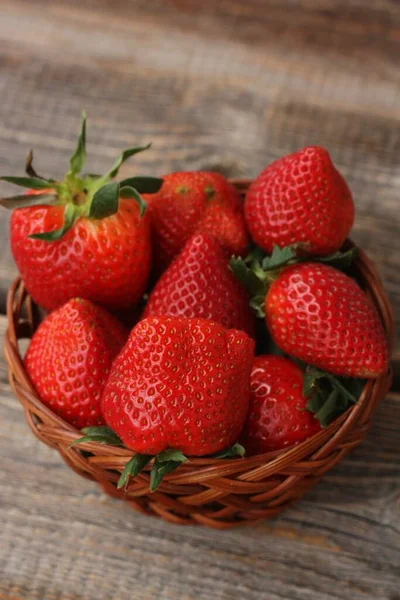 Delicious Juicy Strawberries Wooden Table — Stock Photo, Image