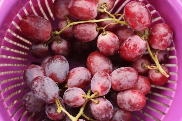 Świeże Czerwone Winogrona Stole Makro — Zdjęcie stockowe