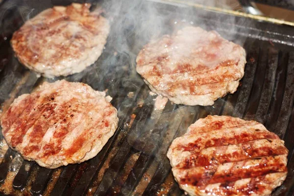 Leckere Rindersteaks Auf Dem Grill — Stockfoto