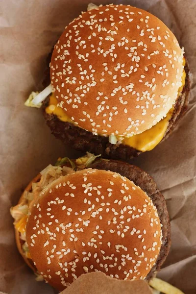 Deliciosos Hambúrgueres Carne Com Queijo Ketchup — Fotografia de Stock