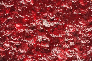 Kirazlı ve reçelli lezzetli çikolatalı pasta.